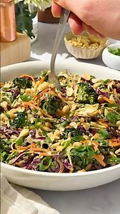 SUMMER SALAD RECIPE 🥦 Broccoli slaw with cabbage & spicy peanut dressing. Easy side salad recipe!
