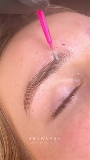 Eyebrow lamination can help people with: naturally thin, curly, or unruly hair that grows in all directions. ... Laminated brow benefits The procedure is usually noninvasive and pain-free. It can give a natural look. It does not use needles and semipermanent makeup. The brows often look bolder, fuller, fluffier, and thicker. #browlamination #eyebrowtutorial #browlaminationtraining #browlaminationtutorial #browlaminationproducts #eyebrolamination #eyebrowlaminationnyc