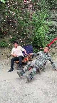 不知道最近在忙什么，好像什么也没做，但是时间就是不够用。好好的凳子你把它坐坏还打我！ #农村散养土鸡 #记录农村生活 #小助手上热门 #原创 #农村