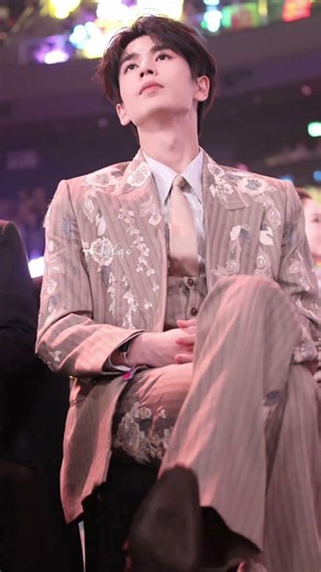 新鲜视角大公开#这一秒过火 #shorts #张凌赫