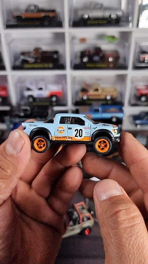 Una arregladita y listo FORD RAPTOR GULF MATCHBOX Y este otro JEEP DE JURASSIC PARK también nos quedo rudo #hotwheels #matchbox #diecast #trending #trend #toys #collection #collectors #collectibles #fy #foryou #foryoupage #matchbox #tomytec #tomica #autoworld #greenlight #M2machine | Mv2wheeloffroad