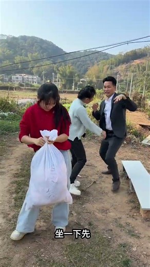 Hilarious Homecoming at Spring Festival! Unexpected Funny
