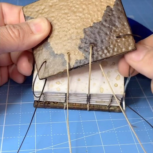 Easy texture for book covers