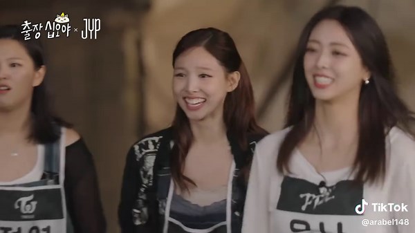 JYP Random Play Dance: TWICE Performance Highlights