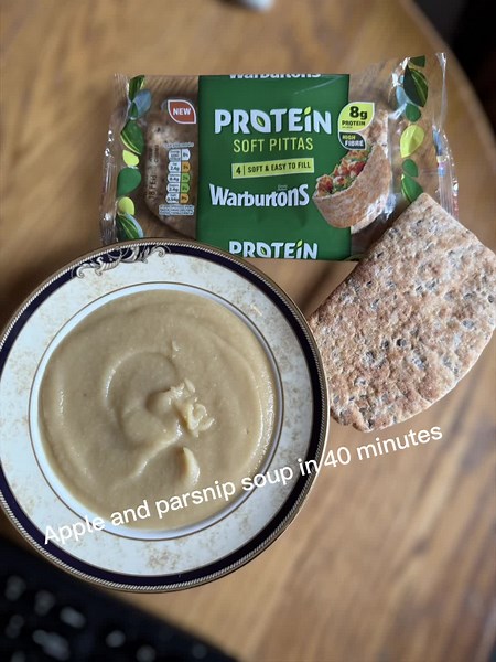 Apple and parsnip soup for lunch today using @warbutons protein soft pittas #slimmingworld #slimmingworldlunch #slimmingworldharborne