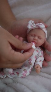 MYREBABY 7 Inch Reborn Baby Doll ， Silicone Doll Girl Betty, Mini Realistic Newborn Baby Dolls Silicone Full Body with Feeding Accessories
