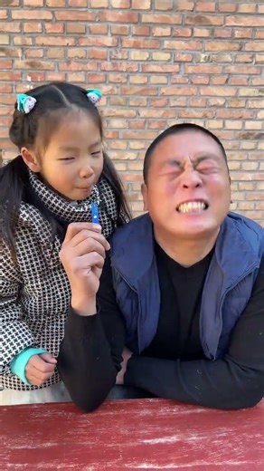 Father and daughter's happy time #funny #familyvideo #ChinaFunnyVideo