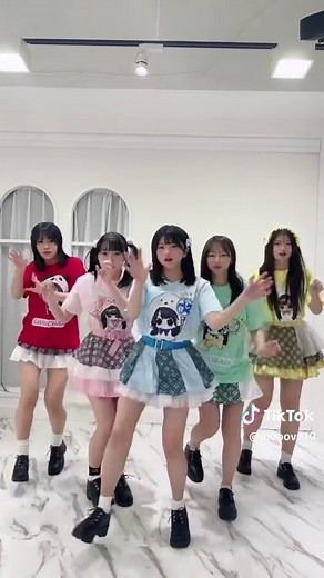 可愛いアイドルたちのダンスムーブ特集