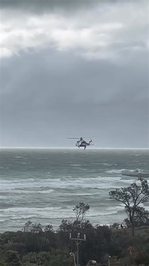 Dramatic scenes off Frankston beach, I do not know the details, but I hope everyone is okay. Huge kudos to the helicopter rescue team, working bravely in incredibly windy conditions. 🙏 Hoping for good news! | Oliver Hill "Always Frankston"