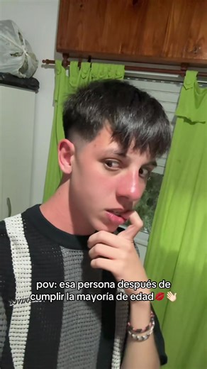 Humor y Parodia Tras Cumplir la Mayoría de Edad