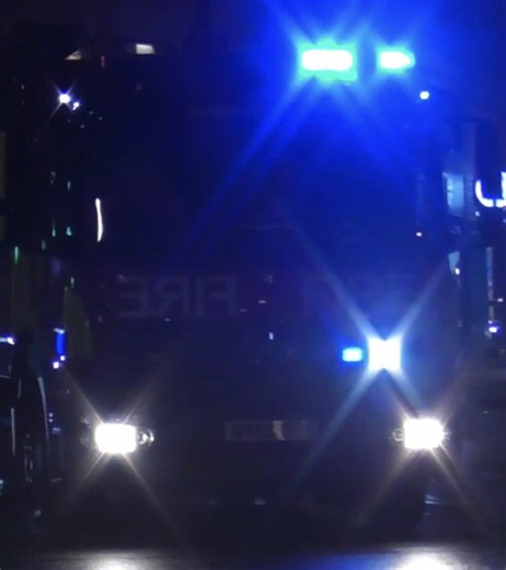 #londonfirebrigade Soho’s pump (A242) Mercedes Atego Respoding through Trafalgar Square along with a Marked #metropolitanpolice Toyota Corolla (74) responding to an unknown incident on blue lights & sirens #fyp #foryoupage #fire