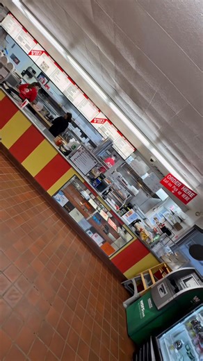 Stopped at Speck’s Drive-In in Collegeville for their broasted chicken — that’s the pressure-fried style that came out of the Broaster Company back in the 1950s, kind of a hybrid between frying and pressure cooking Chicken had good flavor, very juicy, and not greasy at all. Some bites were crispier than others, and I wouldn’t have minded a little more crunch overall — but I enjoyed it. And of course, a spot like this means the milkshake is gonna be solid, and it was Cool throwback drive-in vibe,