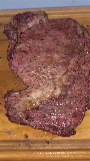 Pellet Grill Steak: BBQ Flavor & Crust