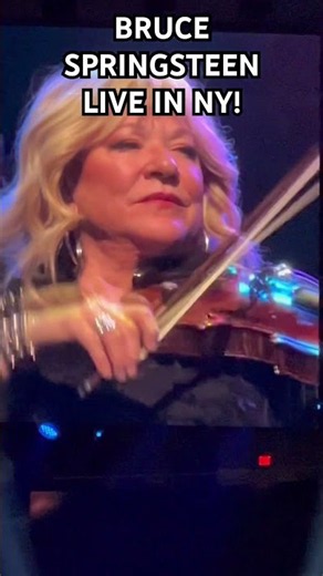 BRUCE SPRINGSTEEN LIVE IN CONCERT!