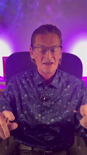 Les Meilleures Vidéos de 2025 (# 26) Nous parlons des différentes pièces qui composent un ordinateur de bureau, notamment le bloc d'alimentation, la carte mère, le processeur, la mémoire et le disque dur. Nous expliquons comment assembler ces éléments pour créer un ordinateur d'environ 1000 dollars, avec un processeur Core i5, de la mémoire DDR5 et un SSD de 500 Go, ainsi que le système d'exploitation Windows Professionnel. Nous soulignons que l'assemblage d'un ordinateur est en réalité assez si