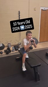 10 Year Old Basketball Player From Georgia I’ve Been Working w/ Online for The Last Year Where he was at 1 year ago ➡️ where he’s at now. Over the last year he’s completed 100 workouts (2x a week). Proof of what can happen with consistency and hard work. We just try to get a little better every week - it all adds up. Great job E! 👊 Online programs now available for 9-14 year olds. Similar programs to what I use with athletes all over the world. _________________________________________ #strengt