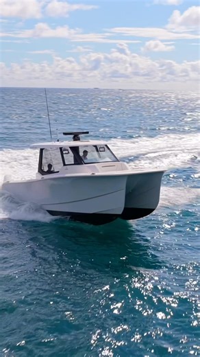 Testing out the all new ‪@hammeryachts5838‬ 35HH Pilothouse out of ‪@piersixtysix‬ !