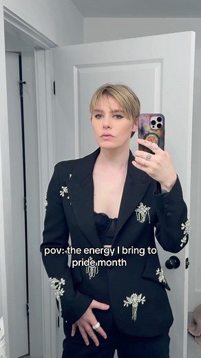 26K views · 954 reactions | androgynous lesbian check ✔️ #lgbtqia #wlw #sapphic #lesbiansofig #pridemonth | Alexi Melvin | Facebook