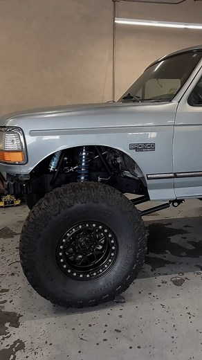 Desolate Motorsports Inc. on Instagram: "40’s are the new 35’s 🥵 • Just a progress update on this MASSIVE solid axle Bronco we’re putting together. If articulation and big beefy tires with bulletproof drivetrain is your thing, you’ll wanna pay attention to this build! • #desolatemotorsports #desolatebroncos #obsford #obsfords #obsbronco #obsf150 #offroad #4x4 #fordbronco #fordtrucks #obstrucks #obsprerunner #prerunner #prerunnertrucks #longtravel #ttb"