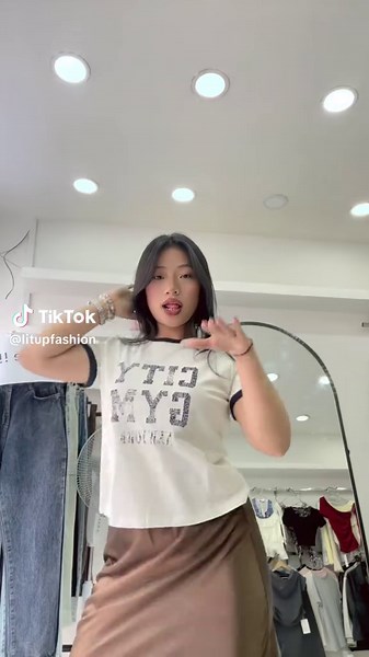 Casual, comfy, and chic – just how we like it at LitUp Fashion! Rock the NYC vibe with our ‘City Gym’ tee and flowy brown skirt combo. #LitUpStyle #ComfyCool #OOTD #TimelessLooks #LitUpStyle #TrendSetter #dateoutfit #summerdress #litupfashioncollection