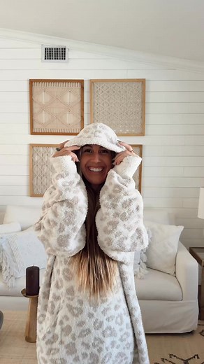 6.8K views | Gentlemen ⎻ this is your sign. Get her the perfect gift before it's too late. Popular styles are selling out and once they're gone, they won’t be restocked before the holidays. | Big Blanket Co | Facebook