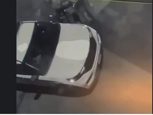 715K views · 11K reactions | BREAKING: New footage shows two female Secret Service agents fighting outside Obama’s residence last week. An officer called the supervisor to come by before “I whoop this girl’s ass,” Gotta clean this trash up, guys. 藍 | Ryan Fournier | Facebook