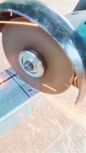 Ever wondered how framers bend metal studs to create a smooth curved corner? Here’s the trick: precise triangular cuts that allow the track to flex without warping. This method is common in pro-level framing for arches, curved walls, and modern builds. Watch how clean cuts turn rigid steel into a perfect curve, and learn one of the simplest techniques that separates rookies from true craftsmen #metalwork #weldinglife #sheetmetal #metalcuts #fblifestyle | Central Masters