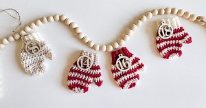 Mini Striped Mitten, free crochet pattern and video Tutorial.