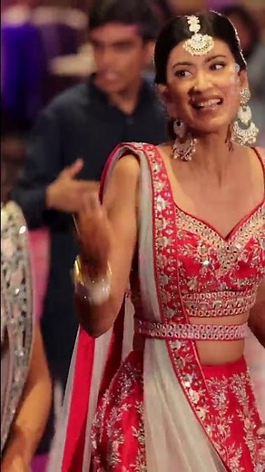 Bride's Family Surprises the Bride & Groom with a Beautiful Dance Performance at the Sangeet