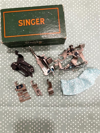 Vintage Original Singer Simanco Complete Sewing Machine Attachment Box. Fits low shank machines including Singer Featherweight 221/222