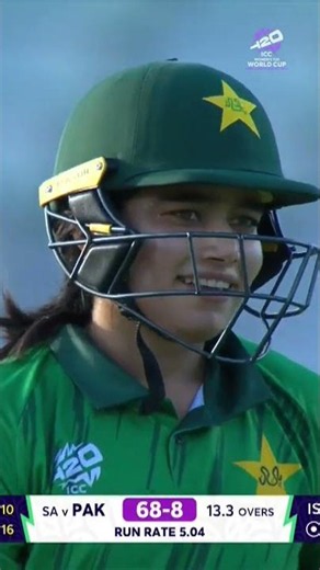 Skipper Fatima Sana showing her prowess to add crucial runs on the board 💪