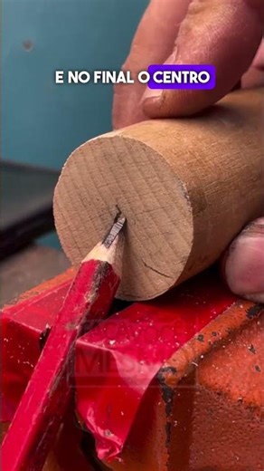 Professional carpenter showed how simple it is to find the center of a piece of wood #DrillingWood