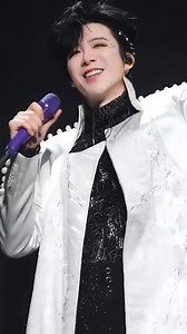 Ning ge asking fans to sing: 无！心！生！大！梦 (unintentional big Dream). The OST for drama Fangs of Fortune! 🪩 Liu Yuning Concert Tour 🗓️ 20250719 | Shenzhen Credit: 悦努力悦兴运 #LiuYuning | Liu Yuning Fan Archive