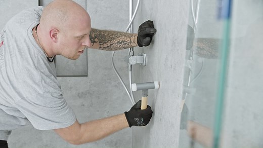 Duschkabinen-Montage vom Profi, Schritt für Schritt. 🛠🚿 Bei der Kabine handelt es sich übrigens um die HSK Aperto, hier geht's zur Serie: https://s.hsk.de/aperto-fb Mehr zur Teilsanierung des Familienbades: https://s.hsk.de/referenz-familienbad-fb | HSK - Die Badexperten