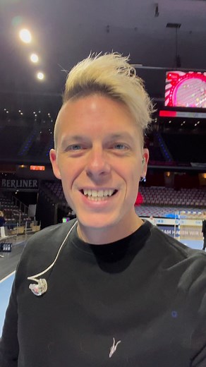 Heute 15:45 Uhr live aus Berlin, Max Schmeling Halle! #thedarktenor #klassikistgeil | The Dark Tenor