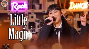 【 J Music 】高音質享受｜Gigi炎明熹《 Little Magic 》施展音樂小魔法 J Music 精華傳送門：https://bit.ly/3C5Kz1I 《 J Music 》第十三集有 Gigi炎明熹 上嚟一齊jam歌，接住落嚟係輕快嘅少女風歌曲《 Little Magic 》，以音樂小魔法重新認識自己。超高音質靚聲演唱唔好錯過！即刻去片欣賞《 J Music 》！ J Music丨逢星期日晚 10:30 PM丨 翡翠台 丨 TVB #JMusic #炎明熹 # LittleMagic #潘靜文 #何晉樂 #高音質 #廣東歌 #粵語歌 #唱歌 #音樂 #liveband #香港音樂 #音樂節目 #TVB綜藝 #TVB #香港綜藝節目 | TVB 綜藝