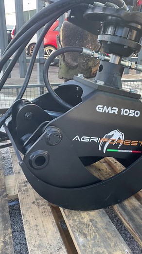 Log grab and rotators #robustrack #loggrabs #attachments