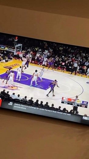 famouslos32 on Instagram: "Top highlights from the Los Center. The hornets put a good whooping on the bucks ! "