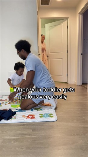 All I wanted to do was shower with my women 😩😩 #toddlersoftiktok #familycomedy #fyp #haysen