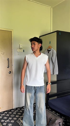 Simple Sleeveless T-Shirt Fit