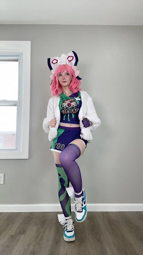 ⋆｡˚☽˚｡⋆Celebi⋆｡˚☽˚｡⋆ on Instagram: "New Pokemon cosplay, Klara!!! My bow kept flapping 😭😭🩷 • #cosplay #pokemon #pokemoncosplay #pokemoncommunity"