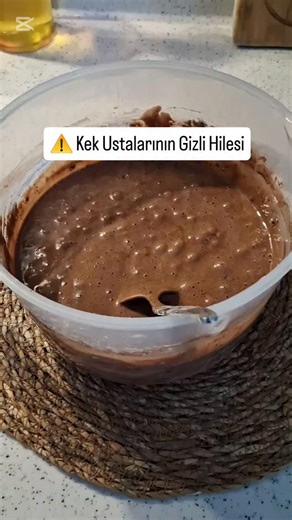 Gökçen Bozdağ on Instagram: "👉 Daha yumuşak 👉 Daha kabarık 👉 Geç bayatlayan kek#kekpüfnoktası #mutfaktüyosu #yumuşakkek #kekyapımı #kekseverler şaşırtanbilgi"