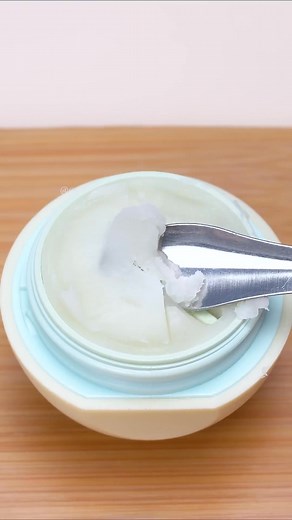 EOS Lip Balm Transformation✨ | Satisfying Makeup Repair