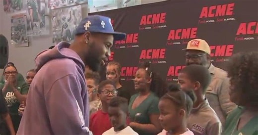Eagles' Haason Reddick helps out foster children at birthday party