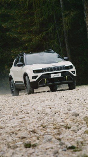 ¿Descensos complicados? El Jeep® Avenger 4xe dice: tráelos. Selec-Terrain control de descenso = aventura con control total. ⚡️ https://bit.ly/3IXEZWj #Jeep #Avenger4xe #Adventure #Passion #Aventura #Pasión | Jeep España