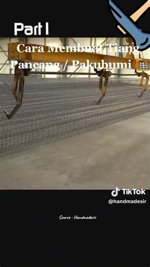 Worksafe - Tiang pancang (pile) adalah bagian dari struktur yang digunakan untuk menerima dan mentransfer (menyalurkan) beban dari struktur atas ke tanah penunjang yang terletak pada kedalaman tertentu. Tiang pancang biasanya berbentuk persegi panjang, silinder ataupun segitiga dengan cara pemasangan yang berbeda-beda seperti, dipukul, dibor atau didongkrak ke dalam tanah. Dilihat berdasarkan materialnya, Tiang pancang (pile) biasanya terbagi kedalam tiga jenis yakni: 1. Tiang Pancang Kayu (Timb