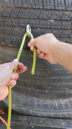 One of the useful knots. #climbingnet #lashingknot #ropeladderknot #essentialknots #knottying #bowlineknot #tyingknots #reels #knots #Shorts | Millie