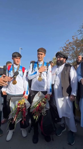 141K views · 14K reactions | از شمال تا جنوب، از شرق تا غرب، همه با افتخار با یک صدا: زنده باد افغانستان! | Roz News | Facebook