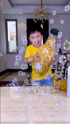 Bubble Blowing Challenge, Play With Family And Friends During The Holidays!! #Funnyfamily #Partygame