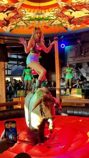 How ride a mechanical bull #bull #rider #ridergirl #mrbull #benidorm #viral #mechanicalbull